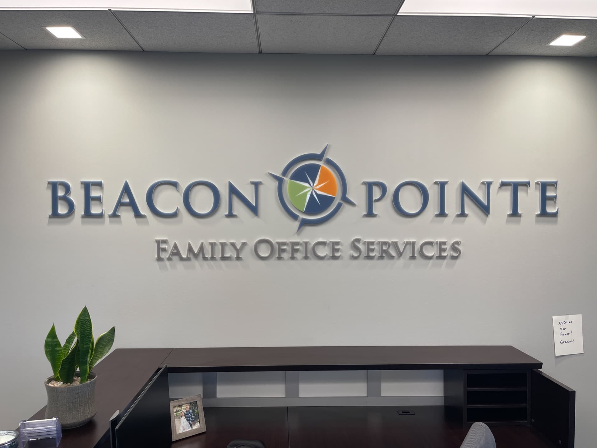Dimensional Lettering for Lobbies: Materials, Mounting, and Design Tips